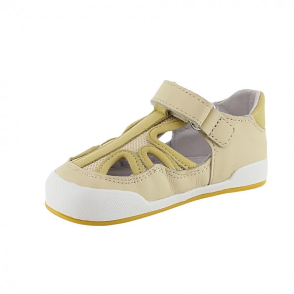 Sandalias cerradas barefoot Blanditos Estela Vainilla